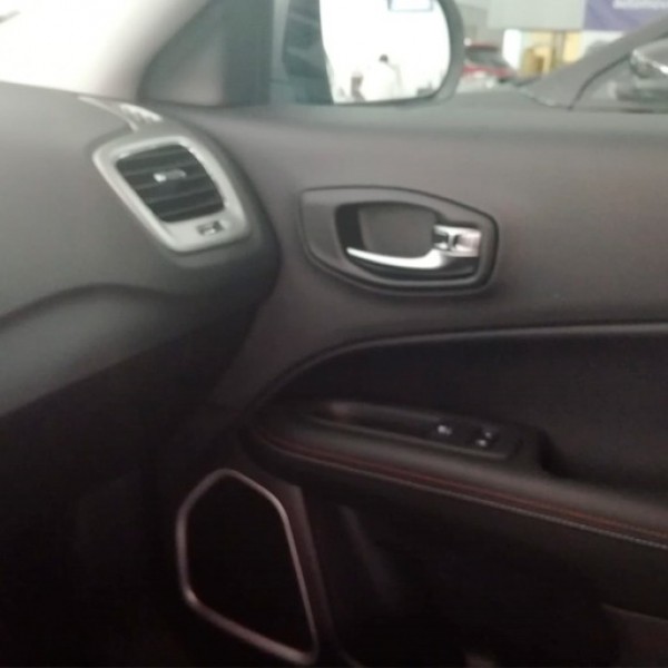 JEEP Compass 1.6 Mjt Longitude 4x2 JEEP Compass 1.6 Mjt Longitude 4x2