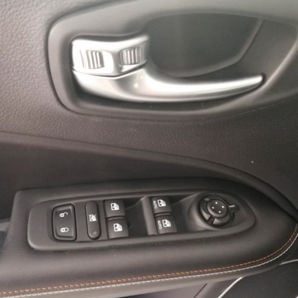 JEEP Compass 1.6 Mjt Longitude 4x2 JEEP Compass 1.6 Mjt Longitude 4x2